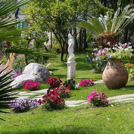 Aparthotel Paola -