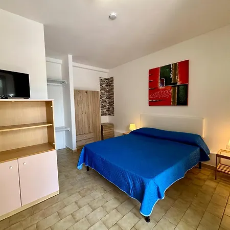 Paola - 3*
